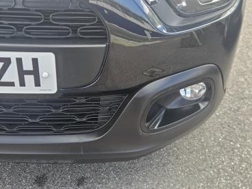 SPOTICAR Citroën C3 1.2 Puretech Max Euro 6 (s/s) 5dr Used Car - Hatchback Petrol Black - Watford - 1200610394_4