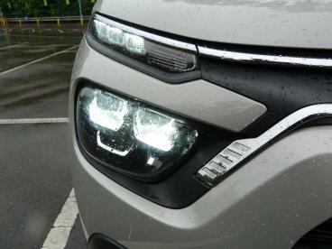 SPOTICAR Citroën C3 1.2 Puretech C-series Edition Euro 6 (s/s) 5dr Used Car - Hatchback Petrol Beige - Uckfield - 1200612095_3