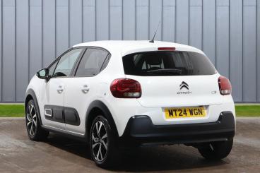 SPOTICAR Citroën C3 1.2 Puretech Max Euro 6 (s/s) 5dr Used Car - Hatchback Petrol White - Weston-super-mare - 1200614791_4