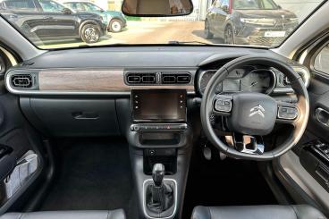 SPOTICAR Citroën C3 1.2 Puretech Max Euro 6 (s/s) 5dr Used Car - Hatchback Petrol White - Yeovil - 1200620031_2