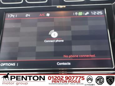 SPOTICAR Citroën C3 Aircross 1.2 Puretech Shine Euro 6 (s/s) 5dr Used Car - Suv Petrol White - Poole - 1200554828_3