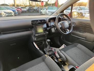SPOTICAR Citroën C3 Aircross 1.2 Puretech C-series Euro 6 (s/s) 5dr Used Car - Suv Petrol White - Eglinton - 1200565147_2