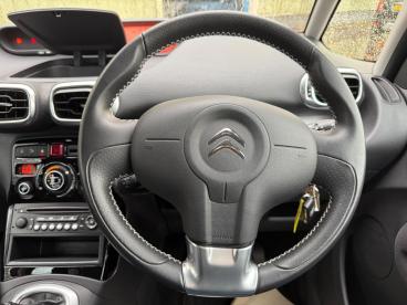 SPOTICAR Citroën C3 Picasso 1.6 Bluehdi Platinum Euro 6 5dr Used Car - Mpv Diesel Red - Carlisle - 1200555166_3