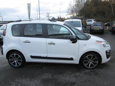 SPOTICAR Citroën C3 Picasso 1.2 Puretech Platinum Euro 6 5dr Used Car - Mpv Petrol White - Wokingham - 1200562414_2