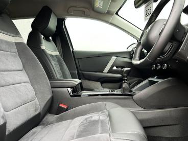 SPOTICAR Citroën C4 1.2 Puretech Max Euro 6 (s/s) 5dr Used Car - Hatchback Petrol Grey - Preston - 1200554403_5