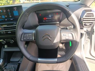 SPOTICAR Citroën C4 1.2 Puretech Sense Plus Euro 6 (s/s) 5dr Used Car - Hatchback Petrol White - Aylesbury - 1200588974_3
