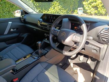 SPOTICAR Citroën C4 1.2 Puretech C-series Edition Euro 6 (s/s) 5dr Used Car - Hatchback Petrol White - Aylesbury - 1200592010_5