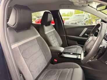 SPOTICAR Citroën C4 1.2 Puretech Max Eat8 Euro 6 (s/s) 5dr Used Car - Hatchback Petrol Blue - Trowbridge - 1200602385_5