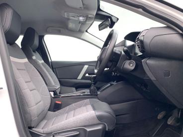 SPOTICAR Citroën C4 1.2 Puretech Sense Plus Euro 6 (s/s) 5dr Used Car - Hatchback Petrol White - Blackburn - 1200606732_2