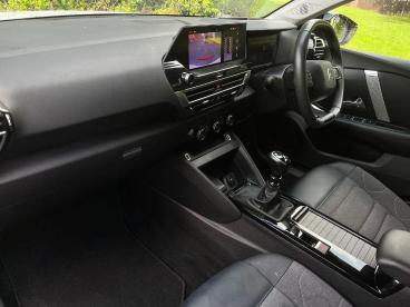 SPOTICAR Citroën C4 1.2 Puretech Sense Plus Euro 6 (s/s) 5dr Used Car - Hatchback Petrol White - Bolton - 1200630238_2