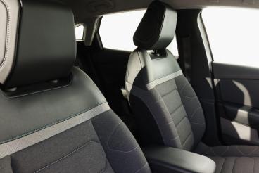 SPOTICAR Citroën C4 1.2 Puretech Shine Euro 6 (s/s) 5dr Used Car - Hatchback Petrol White - Preston - 1200643159_4