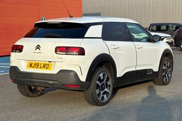 SPOTICAR Citroën C4 Cactus 1.2 Puretech Gpf Flair Euro 6 (s/s) 5dr Used Car - Hatchback Petrol White - Exeter - 1200582161_3