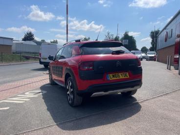SPOTICAR Citroën C4 Cactus 1.2 Puretech Rip Curl Euro 6 (s/s) 5dr Used Car - Hatchback Petrol Red - Melton Mowbray - 1200634272_3