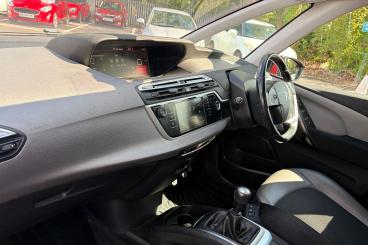 SPOTICAR Citroën C4 Picasso 1.2 Puretech Flair Euro 6 (s/s) 5dr Used Car - Mpv Petrol Red - Taunton - 1200631314_2