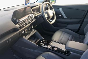 SPOTICAR Citroën C4 X 1.2 Puretech Max Fastback Eat8 Euro 6 (s/s) 4dr Used Car - Suv Petrol White - Telford - 1200553313_2