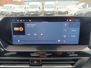 SPOTICAR Citroën C4 X 1.2 Puretech Max Fastback Eat8 Euro 6 (s/s) 4dr Used Car - Suv Petrol Red - Aylesbury - 1200560833_4