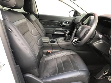 SPOTICAR Citroën C5 Aircross 1.2 Puretech Shine Euro 6 (s/s) 5dr Used Car - Suv Petrol White - Keighley - 1200541269_3