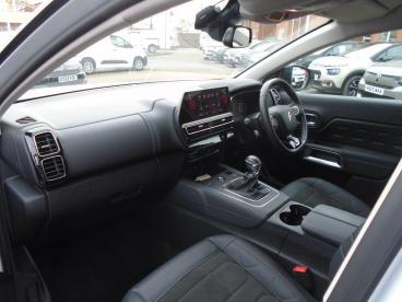 SPOTICAR Citroën C5 Aircross 1.2 Puretech Max Edition Euro 6 (s/s) 5dr Used Car - Suv Petrol White - Uckfield - 1200603200_2