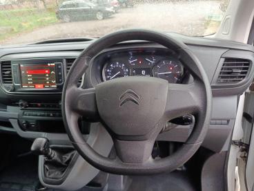 SPOTICAR Citroën Dispatch Van 2.0 Bluehdi 1400 Enterprise Pro Xl Fwd 3 Euro 6 (s Used Car - Commercial Vehicle Diesel White - Aylesbury - 1200554876_3