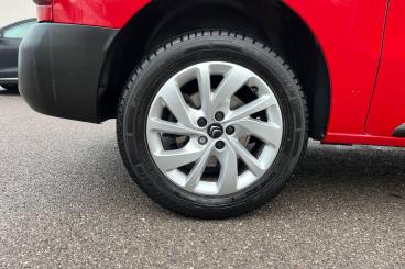 SPOTICAR Citroën Dispatch Van 2.0 Bluehdi 1400 Enterprise Pro M Fwd 2 Euro 6 (s/ Used Car - Commercial Vehicle Diesel Red - Basildon - 1200571606_5