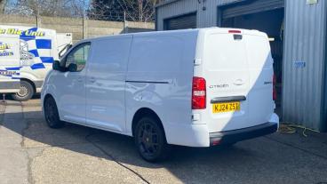 SPOTICAR Citroën Dispatch Van 1.5 Bluehdi Driver Xl Lwb Euro 6 (s/s) 6dr Used Car - Commercial Vehicle Diesel White - Romford - 1200584717_5