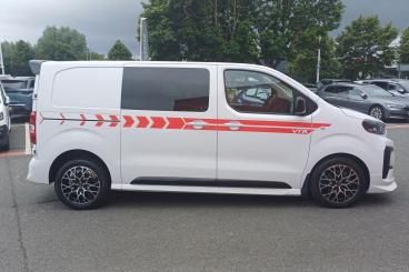 SPOTICAR Citroën Dispatch Van 2.2 Vtr M Crew Van Auto 8 Mwb Euro 6 (s/s) 6dr Used Car - Commercial Vehicle Diesel White - Exeter - 1200611852_2