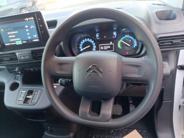 SPOTICAR Citroën Berlingo E-berlingo 800 50kwh Enterprise Edition M Auto Swb 5dr (11kw Used Car - Commercial Vehicle Electric White - Aylesbury - 1200578905_3