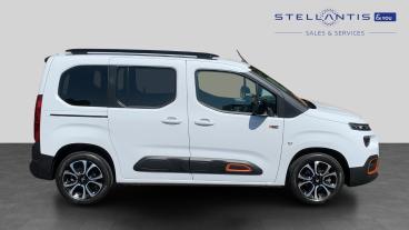 SPOTICAR Citroën Berlingo E-berlingo 50kwh Flair Xtr M Auto 5dr (7.4kw Charger) Used Car - Mpv Electric White - Walton On Thames - 1200626049_2