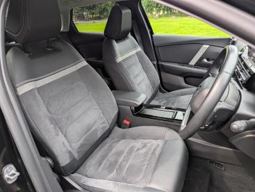 SPOTICAR Citroën C4 X E-c4 X 50kwh Max Fastback Auto 4dr (11kw Charger) Used Car - Suv Electric Black - County Antrim - 1200630261_4