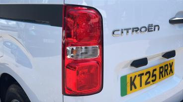 SPOTICAR Citroën Dispatch E-dispatch 75 Kwh Enterprise M Auto Mwb 6dr (7.4kw Charger) Used Car - Commercial Vehicle Electric White - Romford - 1200604420_5