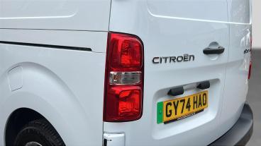 SPOTICAR Citroën Dispatch E-dispatch 75 Kwh Enterprise M Auto Mwb 6dr (7.4kw Charger) Used Car - Commercial Vehicle Electric White - Romford - 1200611636_5