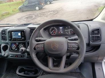 SPOTICAR Citroën Relay 2.2 Bluehdi 35 Enterprise L4 H2 Euro 6 (s/s) 5dr ( Used Car - Commercial Vehicle Diesel White - Aylesbury - 1200565494_3