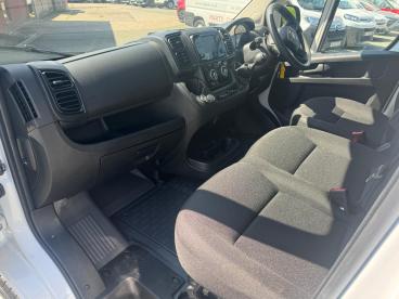 SPOTICAR Citroën Relay 2.2 3.5t Enterprise L3 H2 Euro 6 (s/s) 5dr Used Car - Commercial Vehicle Diesel White - Chorley - 1200618580_4