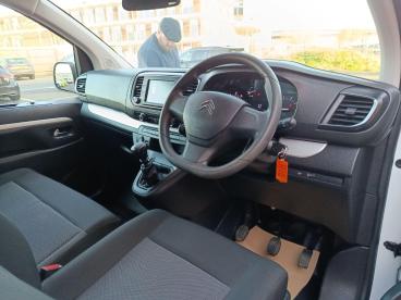 SPOTICAR Citroën Spacetourer 1.5 Bluehdi Business M Mwb Euro 6 (s/s) 5dr Used Car - Commercial Vehicle Diesel White - Aylesbury - 1200560347_5