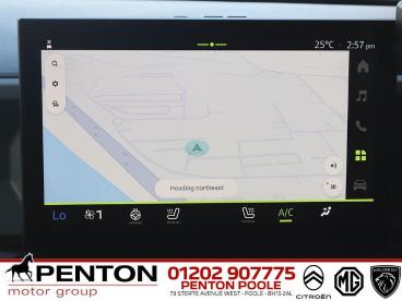SPOTICAR Dacia Duster 1.6 Hybrid Extreme Auto Euro 6 (s/s) 5dr Used Car - Suv Hybrid Green - Poole - 1200644024_2
