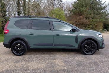 SPOTICAR Dacia Jogger 1.0 Tce Extreme Se Euro 6 (s/s) 5dr Used Car - Mpv Petrol Green - Eastbourne - 1200585045_2