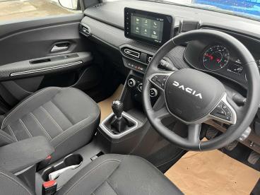 SPOTICAR Dacia Jogger 1.0 Tce Extreme Se Euro 6 (s/s) 5dr Used Car - Mpv Petrol Green - Inverness - 1200598403_4