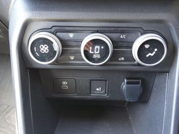 SPOTICAR Dacia Jogger 1.0 Tce Extreme Euro 6 (s/s) 5dr Used Car - Mpv Petrol White - Shrewsbury - 1200609152_4