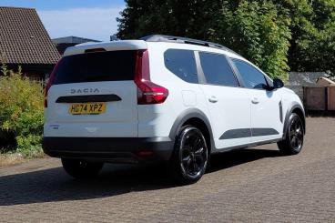 SPOTICAR Dacia Jogger 1.6 Hybrid Extreme Auto Euro 6 (s/s) 5dr Used Car - Mpv Hybrid White - Fareham - 1200628768_3