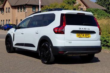 SPOTICAR Dacia Jogger 1.6 Hybrid Extreme Auto Euro 6 (s/s) 5dr Used Car - Mpv Hybrid White - Fareham - 1200628768_5