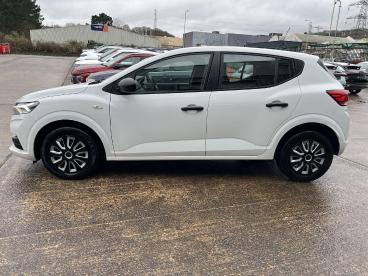 SPOTICAR Dacia Sandero 1.0 Tce Essential Euro 6 (s/s) 5dr Used Car - City Car Petrol White - Pontypridd - 1200580774_4