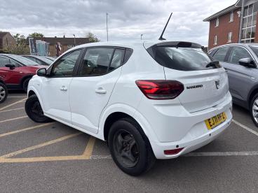 SPOTICAR Dacia Sandero 1.0 Tce Comfort Euro 6 (s/s) 5dr Used Car - City Car Petrol White - Romford - 1200597315_5