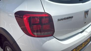 SPOTICAR Dacia Sandero 0.9 Tce Essential Euro 6 (s/s) 5dr Used Car - City Car Petrol White - Redditch - 1200605276_5