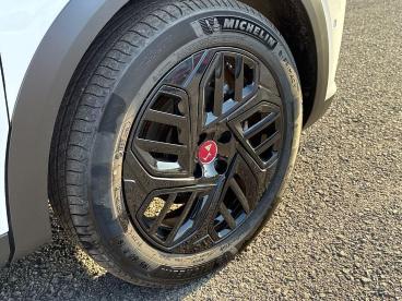 SPOTICAR Ds Ds 3 E-tense 54kwh Performance Line + Auto 5dr Used Car - City Car Electric White - Swansea - 300476540_4