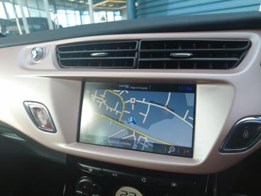 SPOTICAR Ds Ds 3 1.2 Puretech Givenchy Le Makeup Euro 6 (s/s) 3dr Used Car - City Car Petrol White - Barrow In Furness - 1200549781_5