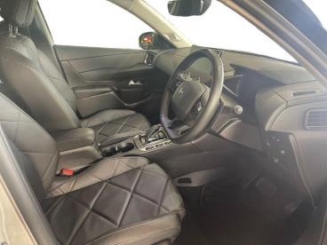 SPOTICAR Ds Ds 3 100kw E-tense Rivoli 50kwh 5dr Auto Used Car - City Car Electric White - Bridgend - 1200557948_3