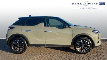 SPOTICAR Ds Ds 3 1.2 Puretech Opera Eat8 Euro 6 (s/s) 5dr Used Car - City Car Petrol  - Redditch - 1200567281_2