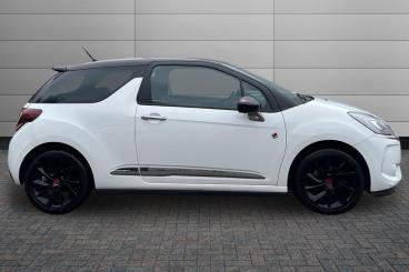 SPOTICAR Ds Ds 3 1.2 Puretech Performance Line Eat6 Euro 6 (s/s) 3d Used Car - City Car Petrol White - Peterborough - 1200577590_4