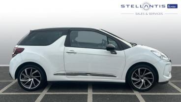 SPOTICAR Ds Ds 3 1.2 Puretech Connected Chic Euro 6 3dr Used Car - City Car Petrol White - Chingford - 1200579958_2