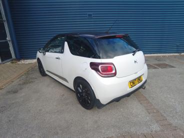 SPOTICAR Ds Ds 3 1.2 Puretech Givenchy Le Makeup Euro 6 (s/s) 3dr Used Car - City Car Petrol White - Barrow In Furness - 1200596741_3